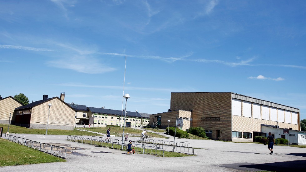 Strängnäspartiet föreslår att en kriskommitté tillsätts för kommunens grundskolor. 