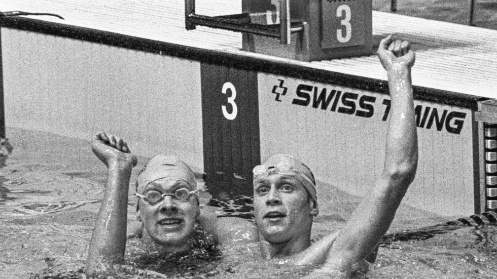 Pelle Holmertz, till höger, firar silvret efter målgången i OS i Moskva 1980, tillsammans med bronsmedlajören Per Johansson.