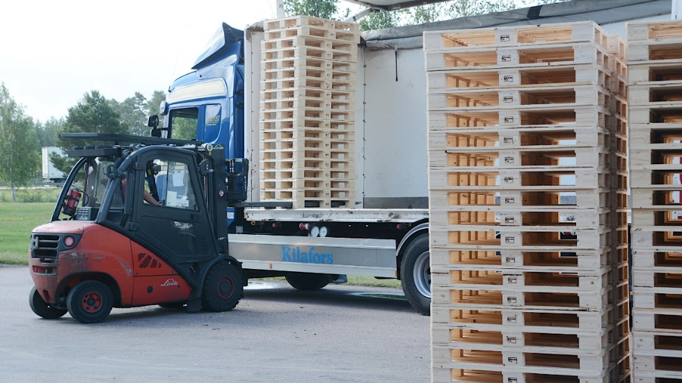 Runt 800 000 pallar lastas och körs i väg från Vida Packagings fabrik i Vimmerby varje år. 