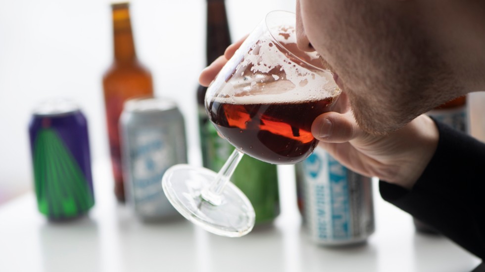 Varför inte passa på och låta den alkoholfria ölen ta lite större plats på årets påskbord? Vi har provat åtta olika sorter.