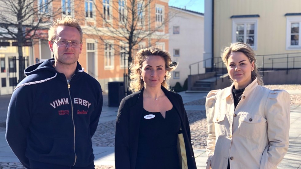 Hampus Thorstensson, Anna Pettersson och Aina Wiger ingår i styrgruppen. Projektet Kraftsamling Vimmerby drivs av #vimmerbytillsammans  och finansieras av Familjen Kamprads stiftelse.