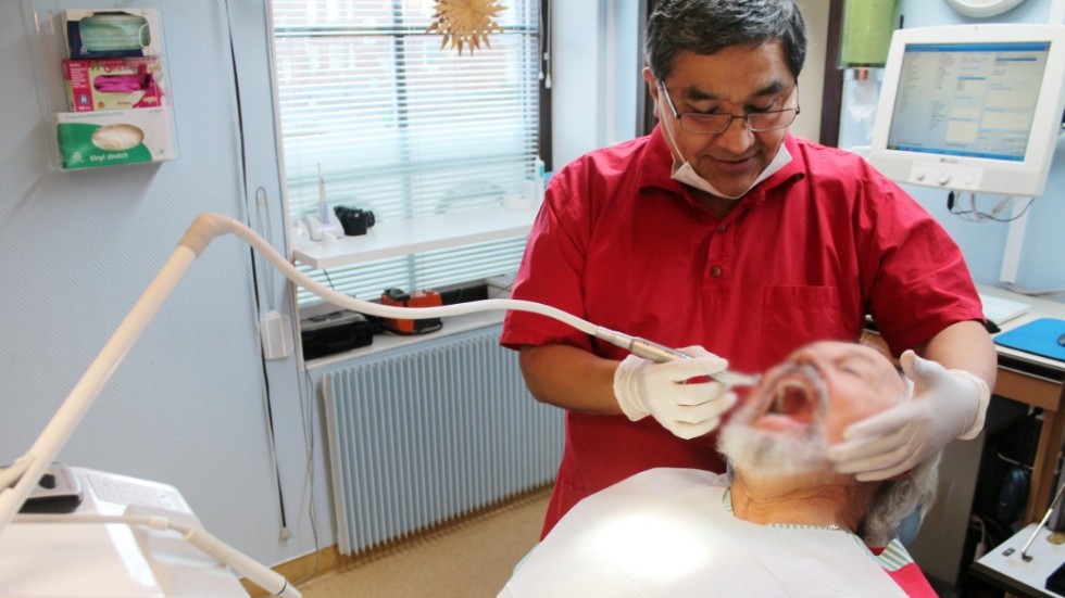 Mauro Villegas, tandläkare i Södra Vi, tycker att verksamheten rullat på bra, under andra vågen. "Vi har också en fungerande triangel med två tandläkare och en tandhygienist, som kan gå in för varandra".
