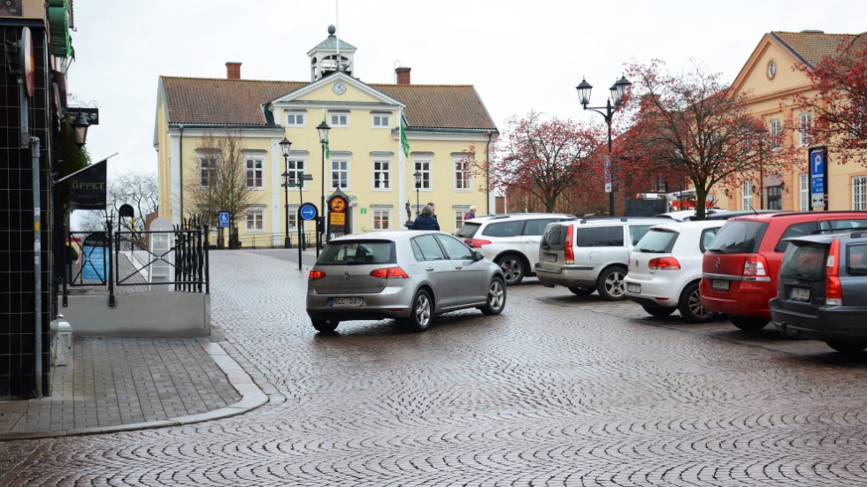 Parkeringen på torget och de mest centrala gatorna där omkring undantas från "Rätt fart i staden".