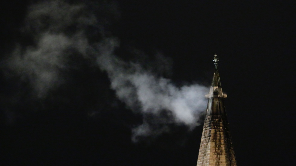 Den vita röken från Floda kyrka hade en naturlig förklaring. "Ju kallare det är desto värre ser det ut", förklarar Johanna Johansson, vaktmästare i kyrkan.