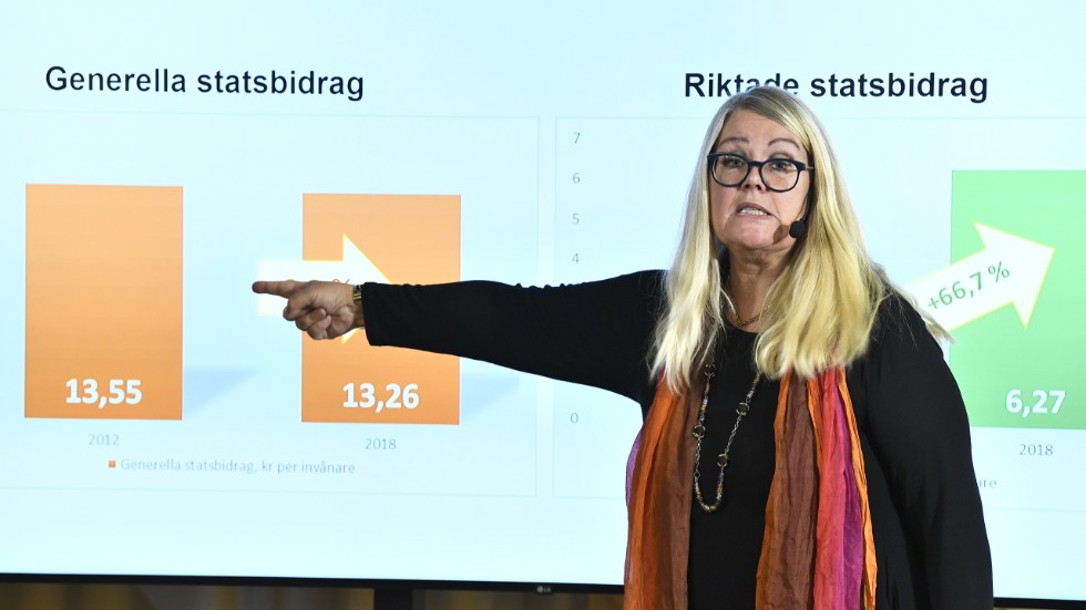 SKL menar att den statliga detaljstyrningen måste minska. Här syns SKL:s chefsekonom Annika Wallenskog under onsdagens presentation av den senaste ekonomirapporten. 