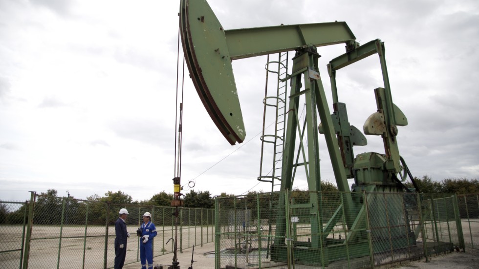 Oljepriset lyfter sedan USA:s regering flaggat för att man kommer intervenera för att minska effekterna av oljepriskriget mellan Ryssland och Saudiarabien. Arkivbild.