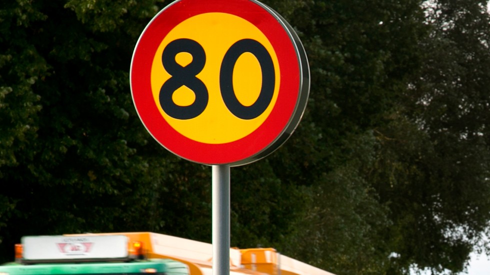 Hastighetsgränsen sänks på flera vägar i Uppsala län.