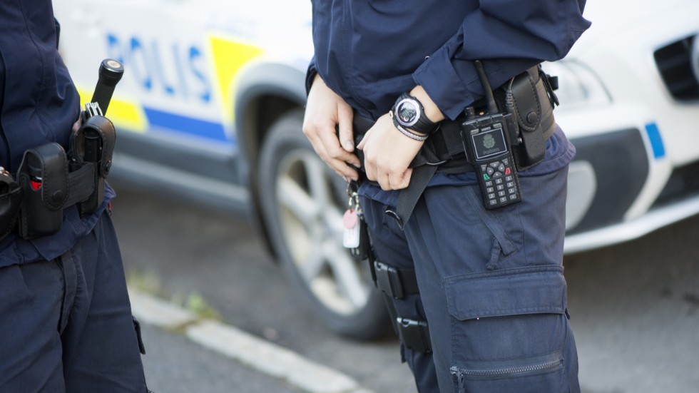 Polisen larmades till butiken på tisdagen.