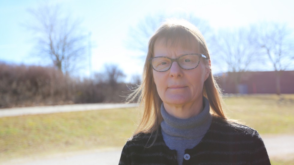 Karin Wågström menar att almsjukan kan spridas ordentligt om det inte kommer till nya pengar till insatserna. Under tolv år har Gotland bekämpat sjukdomen. 