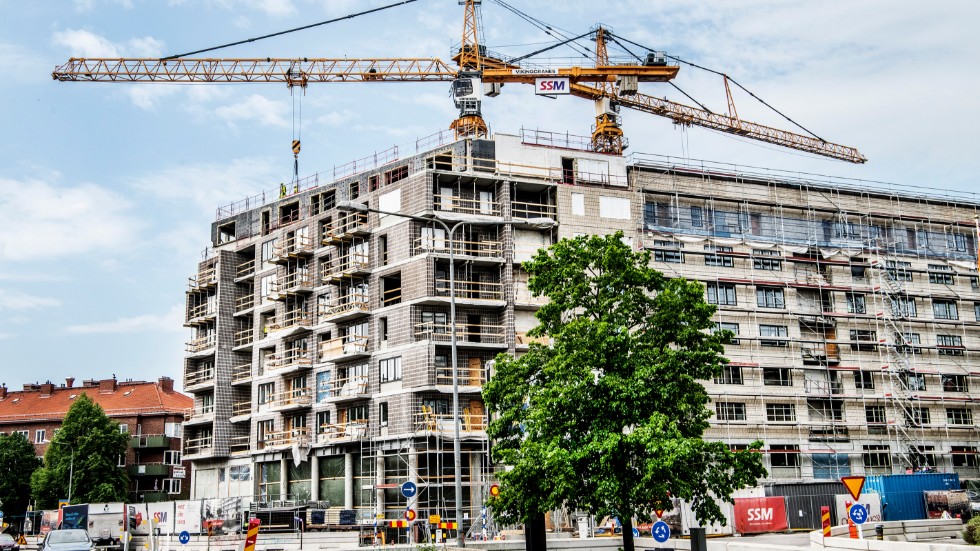 En ny bok beskriver den låga produktiviteten i byggsektorn, och visar hur den leder till höga bostadspriser. 