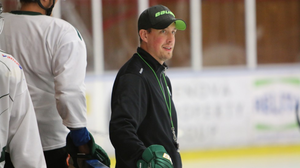 ESK Hockeys Johan Jonsson hoppar kunna leverera 60 minuter bra hockey mot Vallentuna.