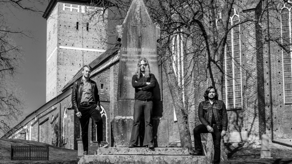Doom metalbandet Hazemaze från Strängnäs släpper nu sitt andra fullängdsalbum, "Hymns of the Damned". Alla låtar är berättelser om verkliga mördare.
