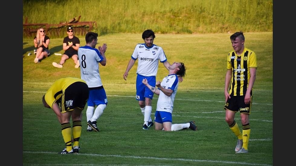 IFK Tuna och Gullringens GoIF är först ut när det vankas derbymatcher i division fyra-fotbollen. 