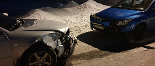 Tre bilar inblandade i krock i Luleå