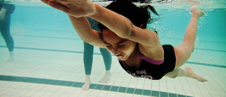 Skolan ber föräldrar undervisa i simning