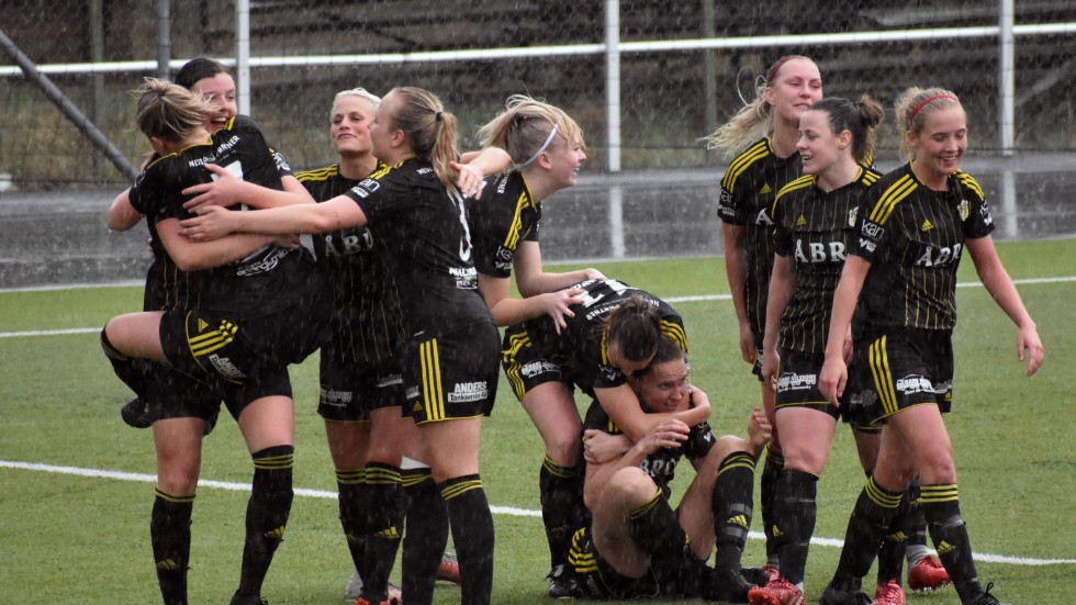 Vimmerby IF:s damer inleder hemma mot Tinnis från Linköping i division två. 