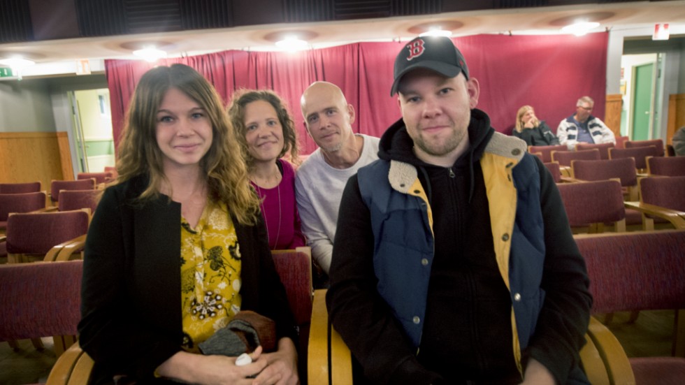 Johanna Nordin, Johan Rocklind, Sanna Nordin och Tony Nordin placerade sig på första parkett för att få se Metallica.