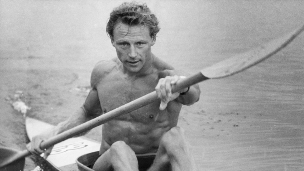 Gert Fredriksson varvar ner efter det första av två guldlopp på Themsen under London-OS 1948.