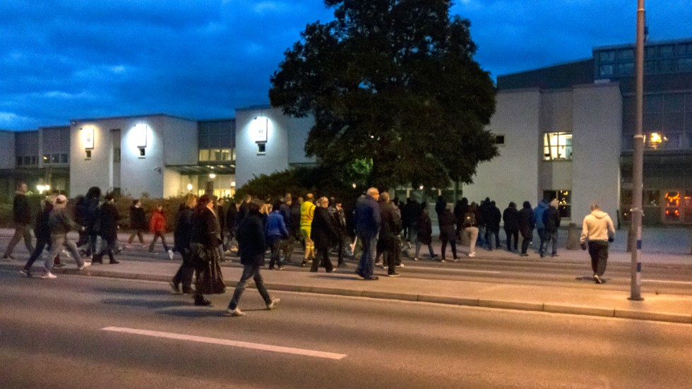 Frisläppandet av de misstänkta väckte starka reaktioner. Facebookgruppen ”Medborgargarde Gotland” samlade ett hundratal personer som både demonstrerade utanför huset där Ahmed bodde och polishuset. 