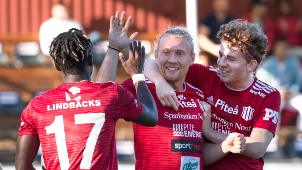 Unibet har utsett Piteå IF:s Gustav Rönnbäck Wallin till bäste mittfältaren i division 2 Norrland.