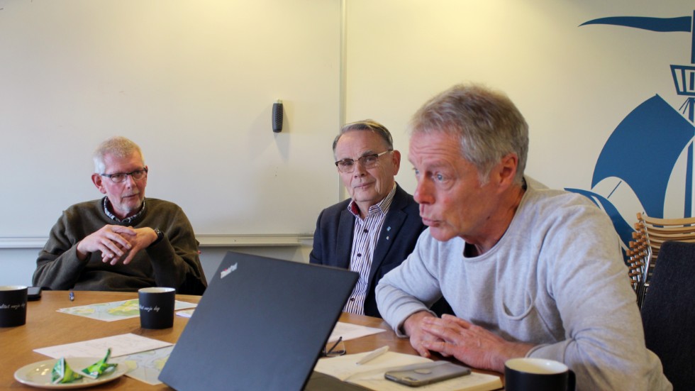 Centerpolitikerna Anders Åkesson, Conny Tyrberg och Kjell-Åke Larsson vill revidera strandskyddet.