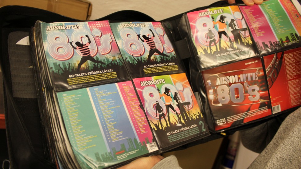 Väskan med gamla cd-skivor finns fortfarande kvar och plockas fram i samband med nostalgikvällar.