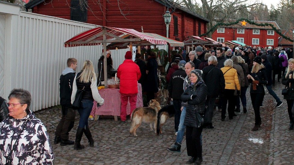 Julmarknaden i Gamla Linköping brukar locka många besökare. 