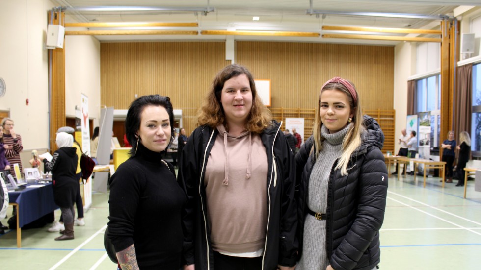 (Från vänster) Sofia Klasén, Emilia Kant och Sandra Hidsjö tyckte mässan var intressant. 