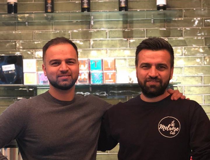 Bröderna Ridvan, Arkan (på bilden) och Muhettin Bimay öppnar en ny restaurang i Rosendal. 