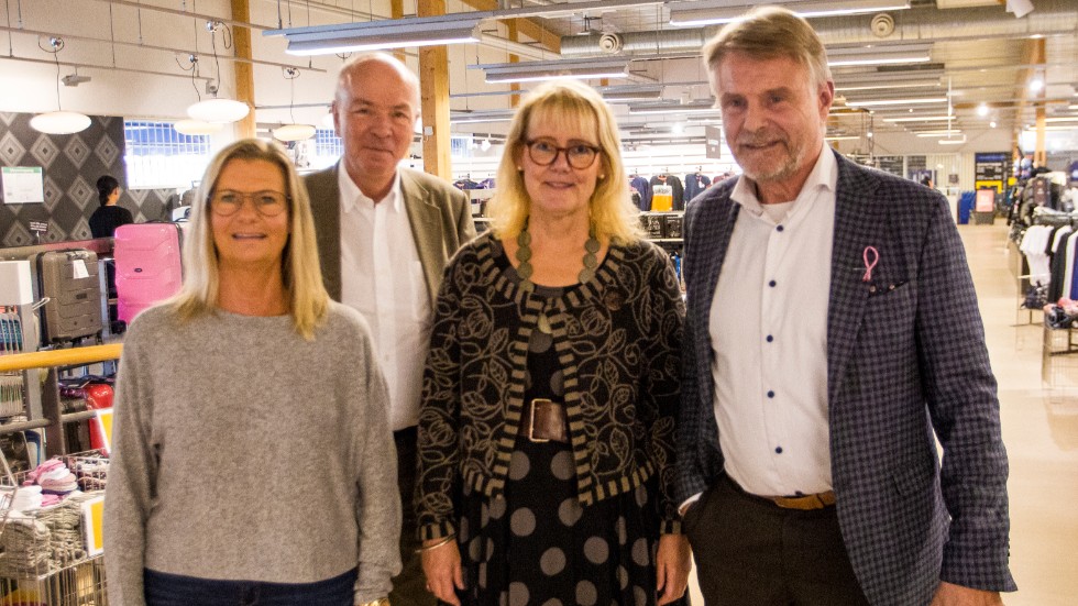 Under en träff på Vingåkers factory outlet sammanstrålade bland andra Lisa Sonevang, Dag Klackenberg, Karin M Ekström och Richard Ericson.