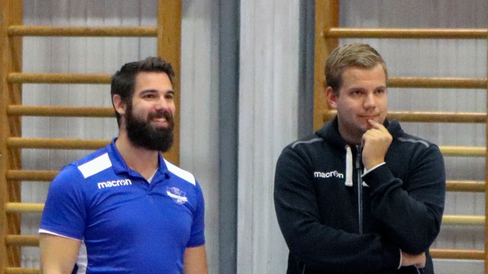 Tränare Mike Bossence och assisterande Lukas Karlsson ser fram emot första hemmamatchen.