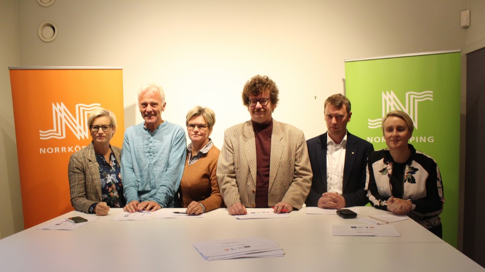 Artikelförfattarna Kikki Liljeblad och Olle Vikmång syns längst till höger på denna gruppbilda v den styrande Kvartetten i Norrköping. 