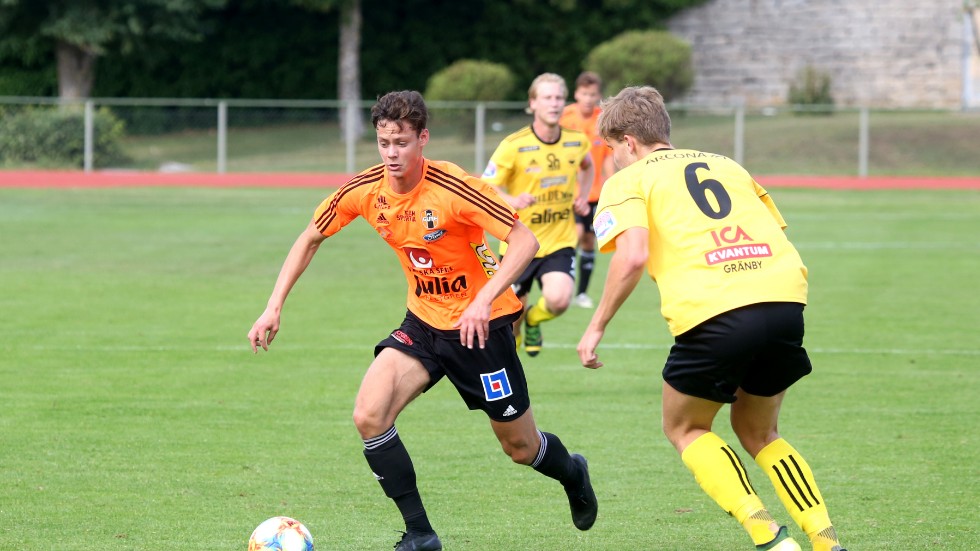 Theo Malmerfeldt och FC Gute jagar nytt division 2-kontrakt.