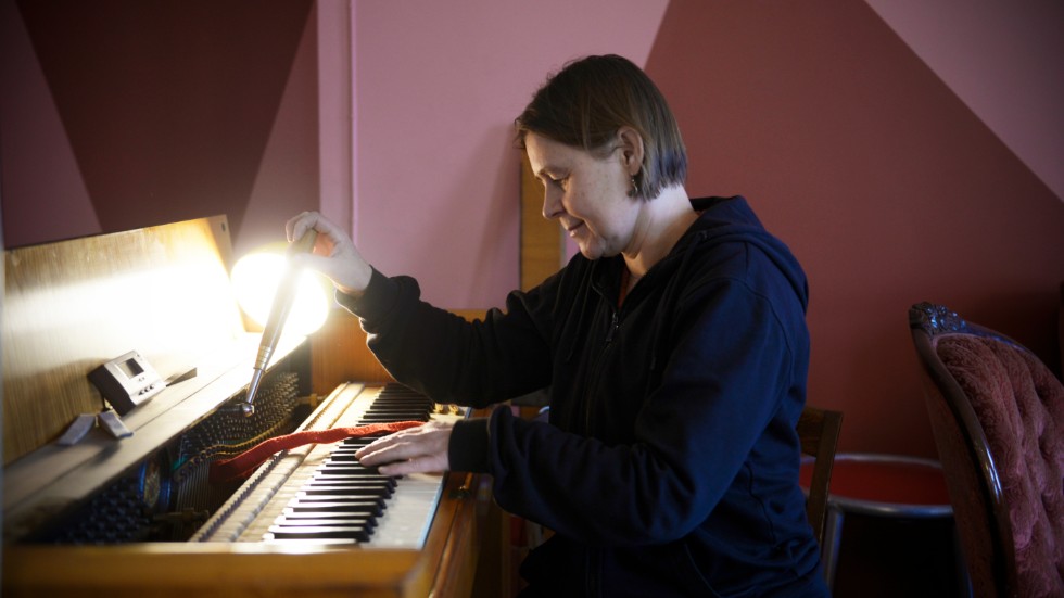 Hanna Pawelke, pianostämmare från Björnlunda.