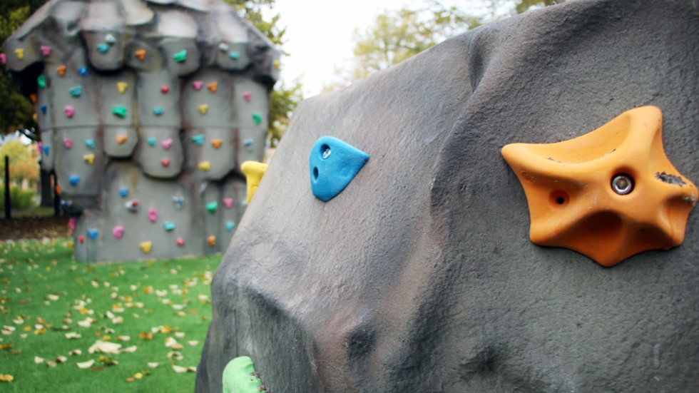 Installationen för klättring finns i två storlekar, en större för vuxna och en lite mindre för barn.