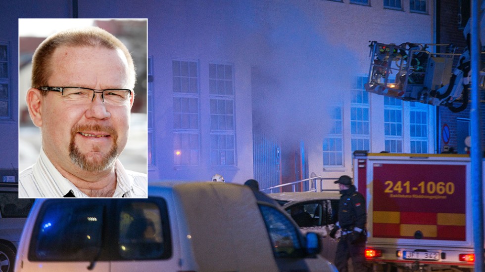 De misstänkta mordbrännarna gick upp på taket för att starta branden i förrådshotellet, säger Lars Franzell på polisens enhet för grova brott.