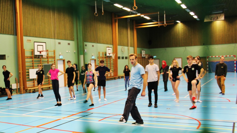Dansaren Calle Sterner, från Let´s Dance, gästade Ankarsrums skola under måndagen och tisdagen.