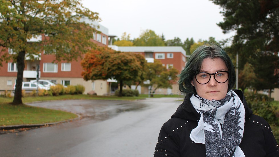 Elin Tuominen har bott i Viptorp i nio år. Hon hoppas på en kvalitetshöjning när K-fast säljer till en privat hyresvärd.