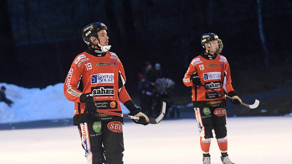 Tjust Bandys Sebastian Nilsson (nummer 19) stod för en assist och en bra insats i bortaförlusten mot FAIK.