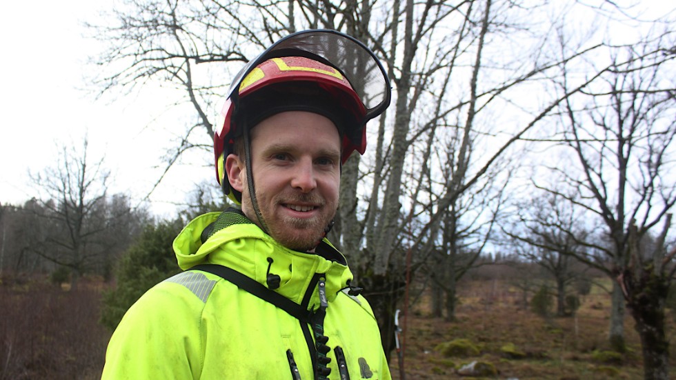 Claes Svensson har jobbat som arborist i både Norge och Italien. Nyligen flyttade han sitt företag från Skåne till Vimmerby.