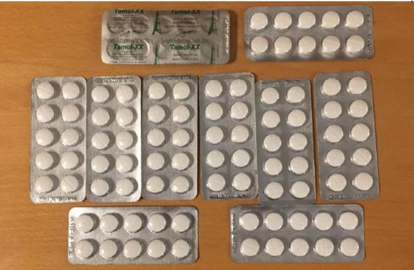Ett parti narkotikaklassade tabletter som hittades vid polisens husrannsakningar.