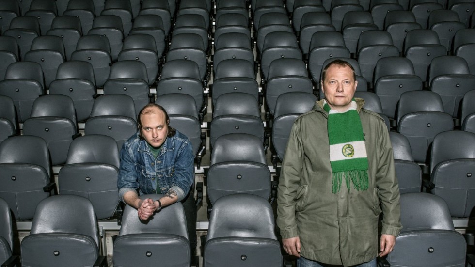 Artistkollegorna och Hammarbysupportrarna David Ritschard (vänster) och Magnus Carlson har gjort låten "Vi ses snart igen" tillsammans. Alla intäkter går till Hammarby IF. Pressbild.