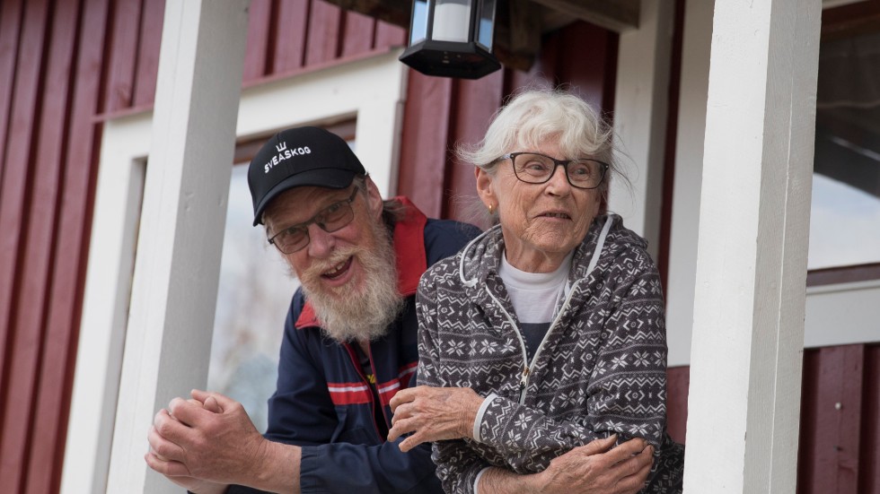 Göran Hansson och Monica Hansson i byn Kvarnberg i övre Vitådalen lovprisar servicen de får från lanthandeln i Niemisel. 