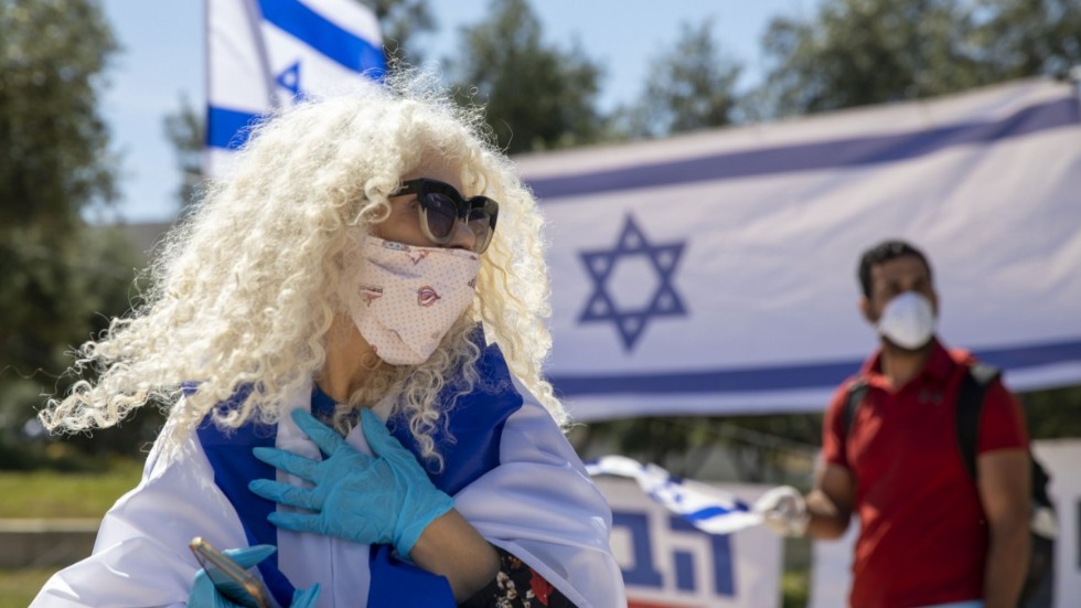Anhängare till Benjamin Netanyahu under en demonstration i slutet av april.
