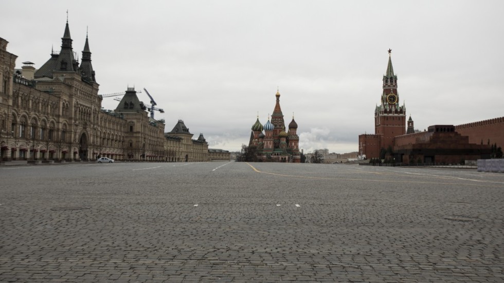 Röda torget i Moskva ligger tomt och övergivet i coronatider.