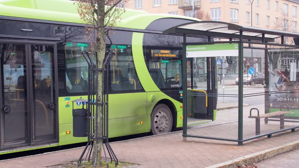 Insändarskribenten skulle gärna se att en buss går direkt till Vingåker istället för via gymnasiet vid Duveholmshallen.