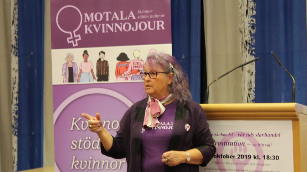 Tina Olby, Motala kvinnojour var moderator under debatten i Folkets hus.