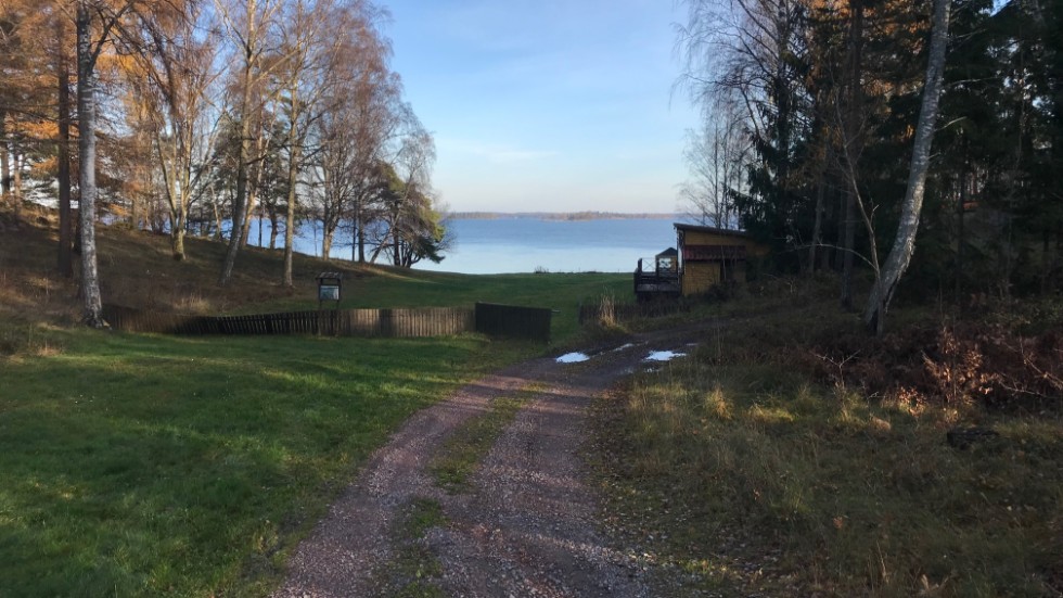 Själva badplatsen har redan sålts av Göran Haglund. Den övergick i Oxelösunds kommuns ägo i våras.