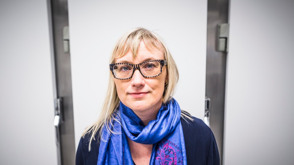 Malin Sjöberg Högrell (L), regionråd och ordförande i sjukhusstyrelsen säger att hon är "frustrerad" över att hon inte i förväg fått information om övergången till nu ifrågasatta Apotekstjänst. 