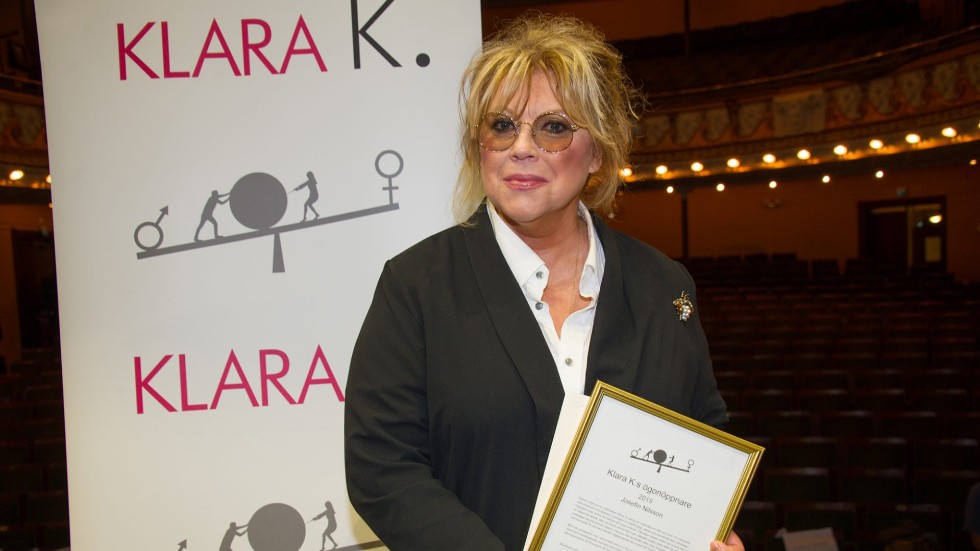 Marie Nilsson Lind tog emot priset som postumt tilldelades hennes syster Josefin.